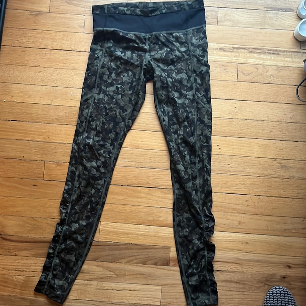 Beautiful lululemon leggings,size 6,hardly worn.Rare.Pet& smoke free home